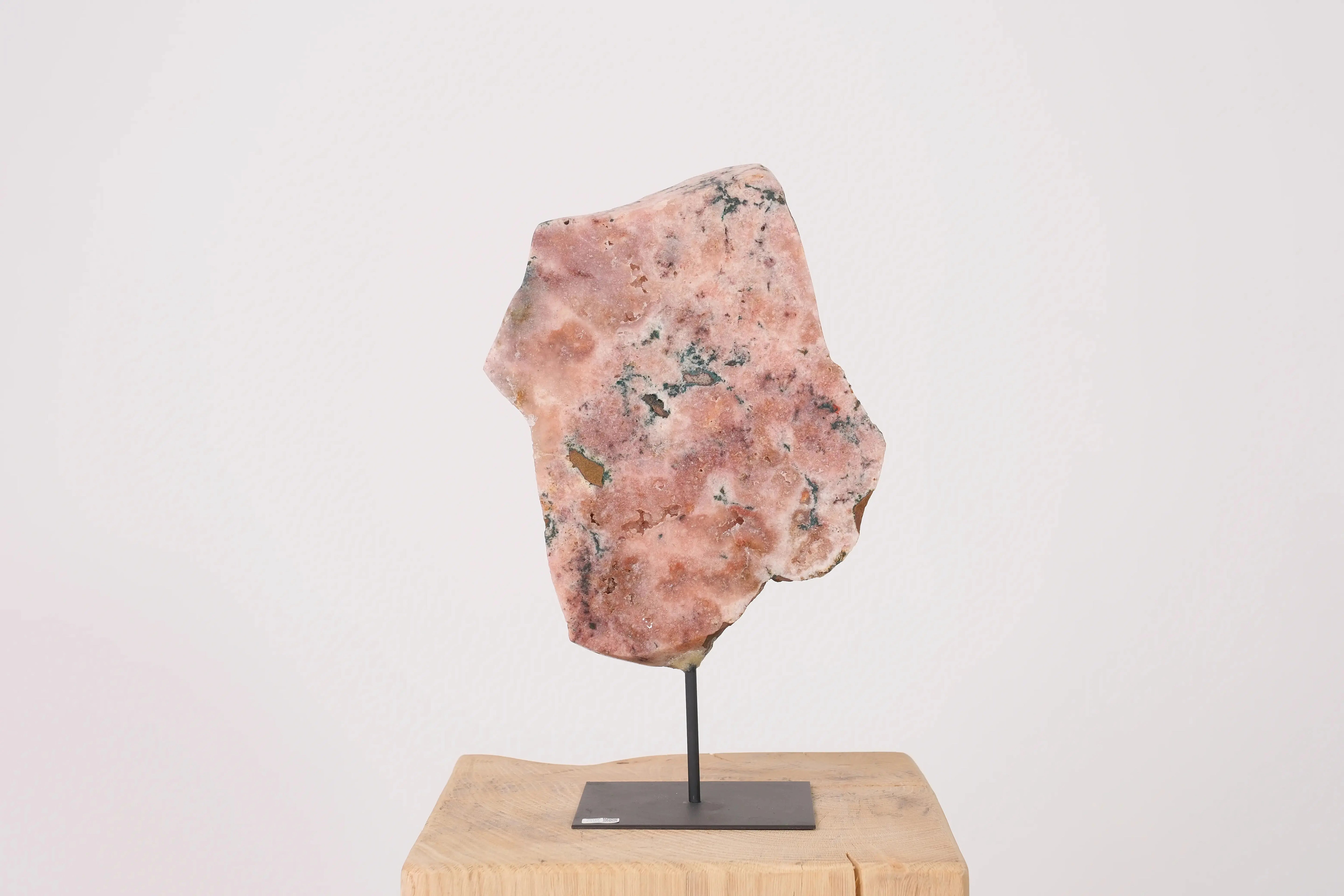 Pink Amethyst on Metal Stand Sylvia Crystals Sp. z o.o.