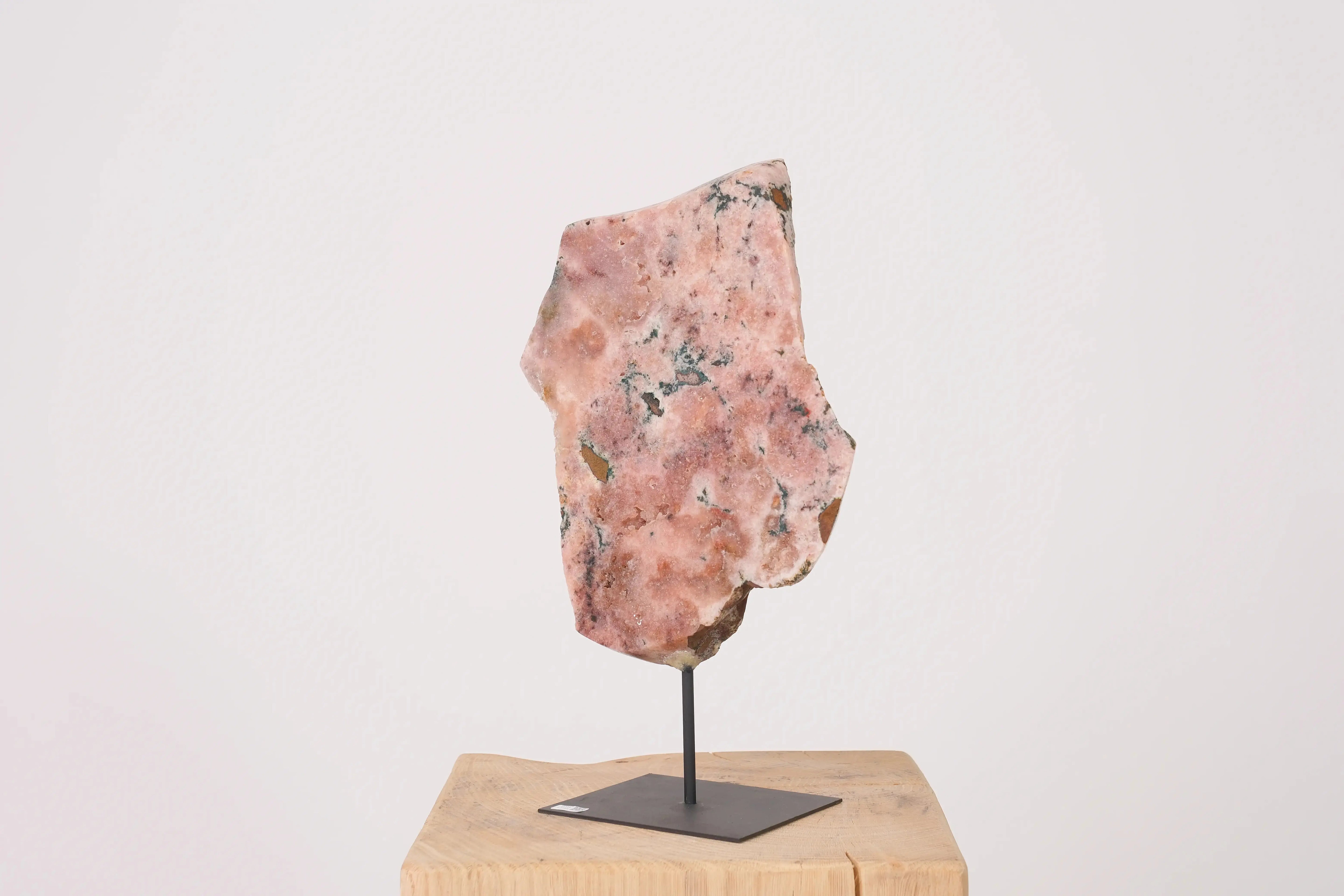 Pink Amethyst on Metal Stand Sylvia Crystals Sp. z o.o.