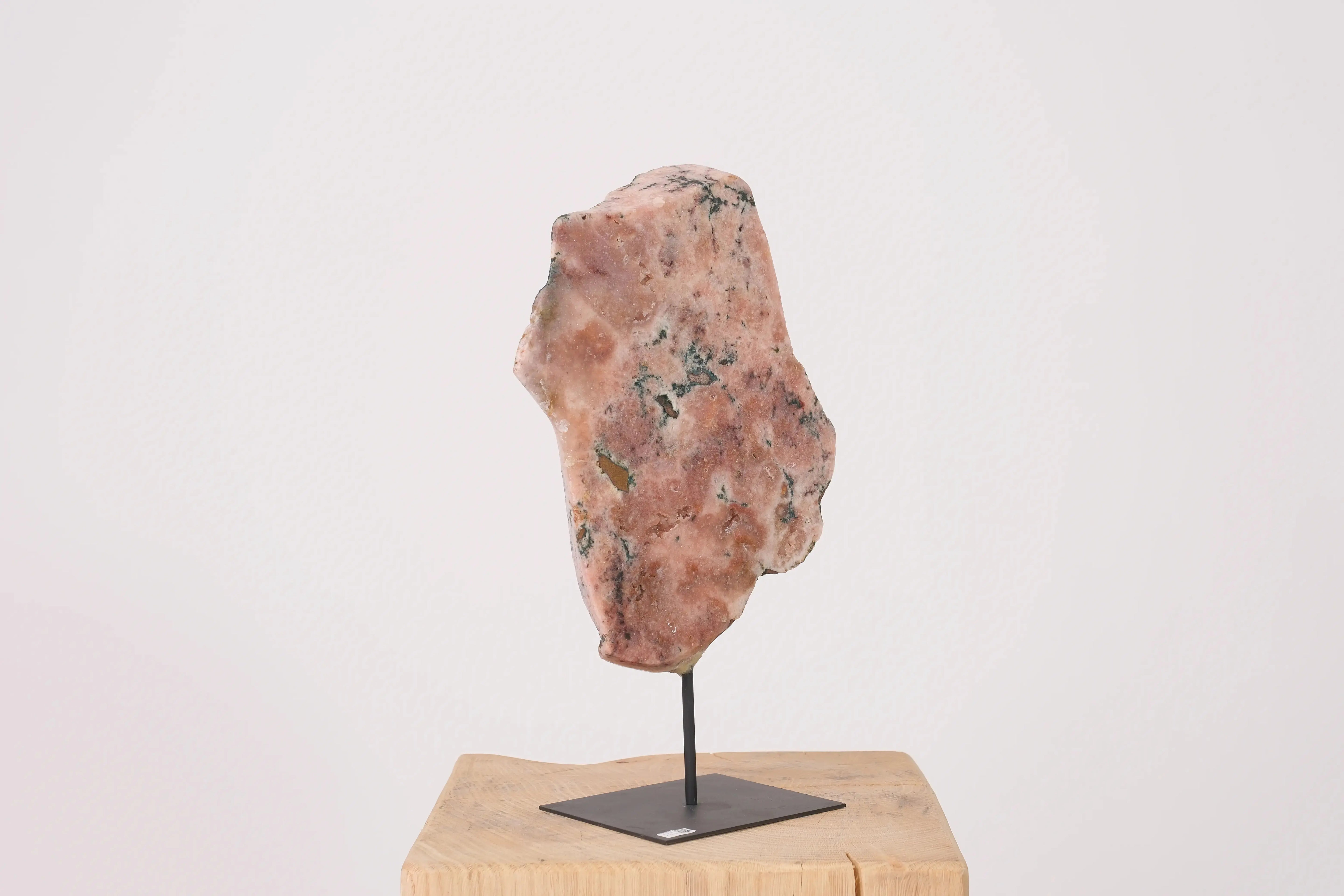 Pink Amethyst on Metal Stand Sylvia Crystals Sp. z o.o.