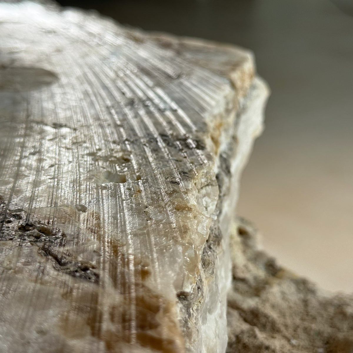Calcite onyx plinth 600 × 750 × 650 mm