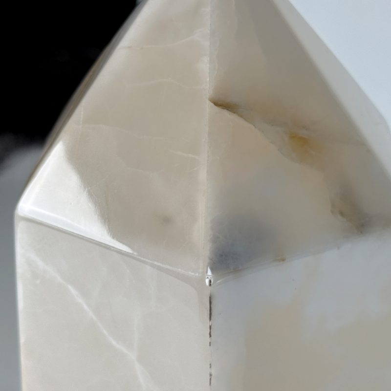 Onyx plinth 230 × 380 × 230 mm