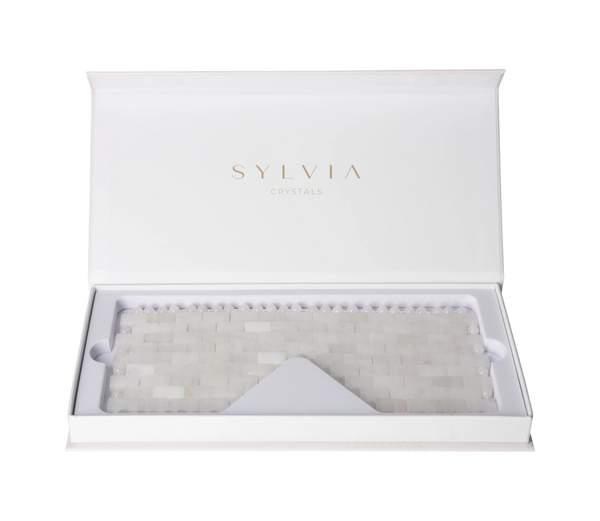 White Jade Eye Mask 634885 in elegant packaging, featuring pure white jade stones for cooling, depuffing, and enhancing serum absorption.