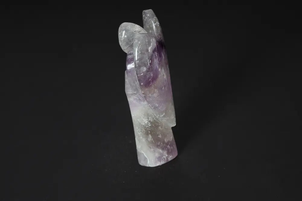 Amethyst angel figurine, 13 cm, valued for stress reduction and energy boost, enhances concentration and emotional stability.