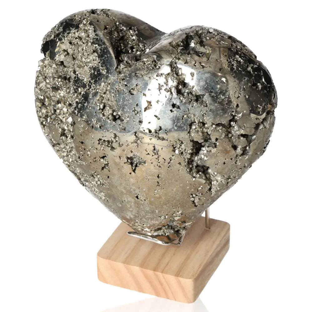 Alt Tag: Big pyrite heart sculpture symbolizes independence and courage, perfect for inspiring new ideas and achieving goals.