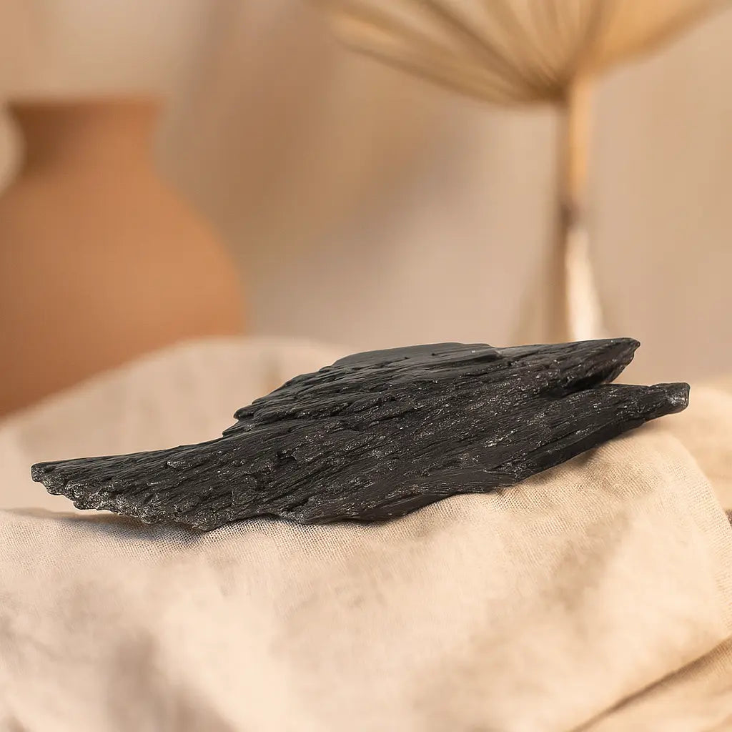 Black Kyanite Sylvia Crystals Sp. z o.o.