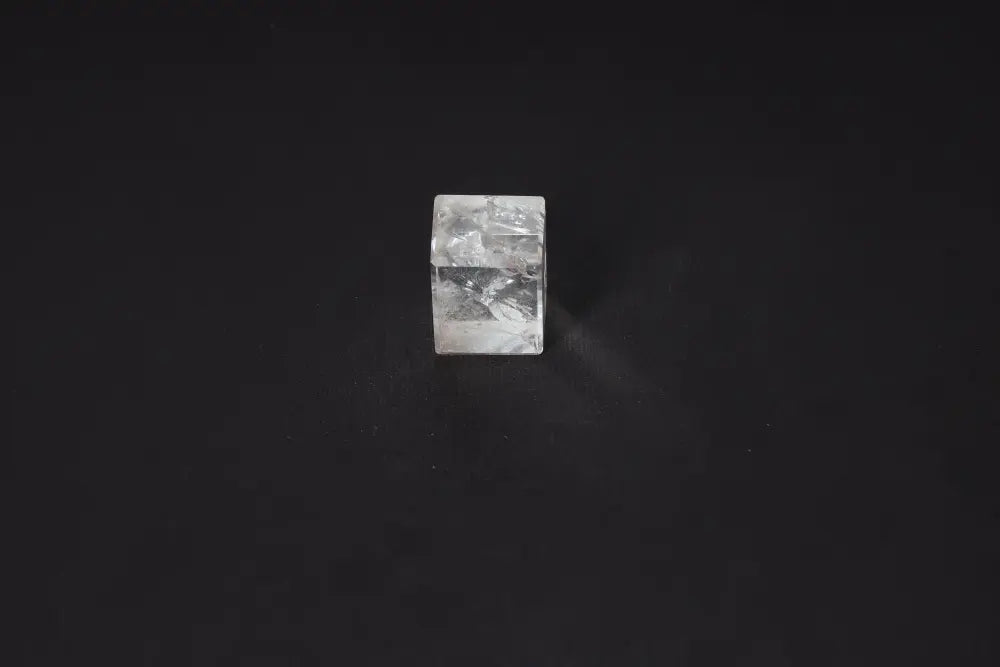 Clear Quartz Cube 3 cm for energy purification and harmonization, neutralizing negative vibrations and EMF radiation.