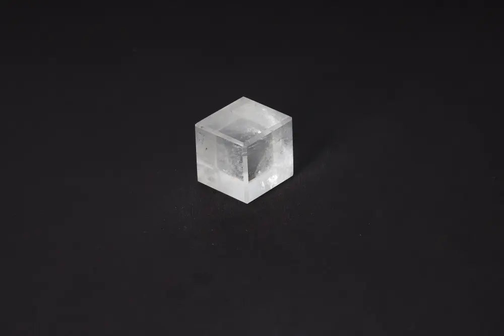 Clear Quartz Cube - 4 cm, purifies energy, harmonizes mind and body, absorbs negative vibrations and radiation.