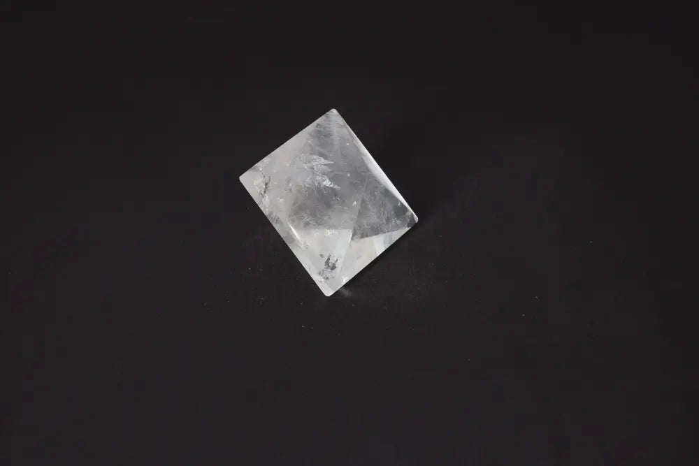Clear Quartz Double Pyramid Stone, 4 cm, for purification and energy harmonization against negative vibrations and electromagnetic radiation.