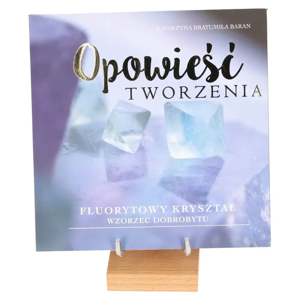 Cover of 'Opowieść Tworzenia' featuring fluorite crystals on a display stand.