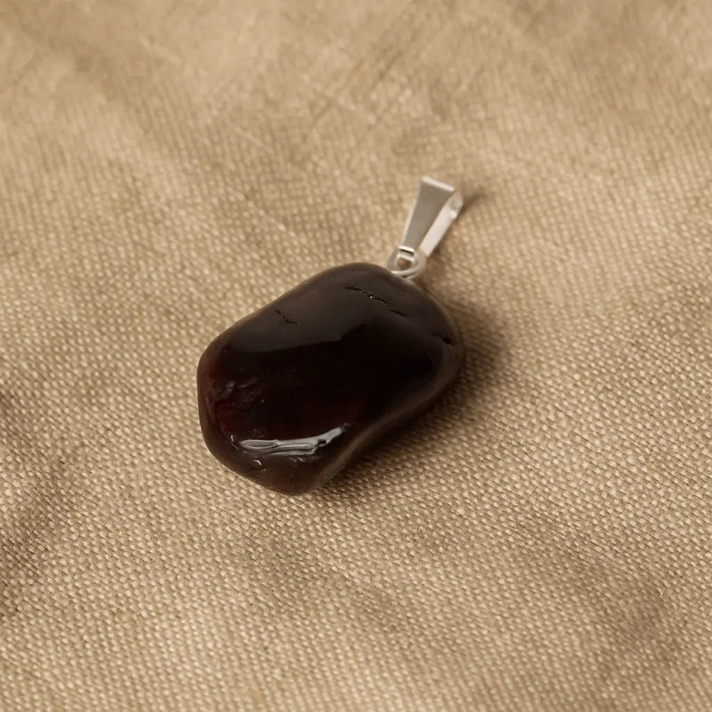 Garnet Tumbled Pendant Sylvia Crystals Sp. z o.o.