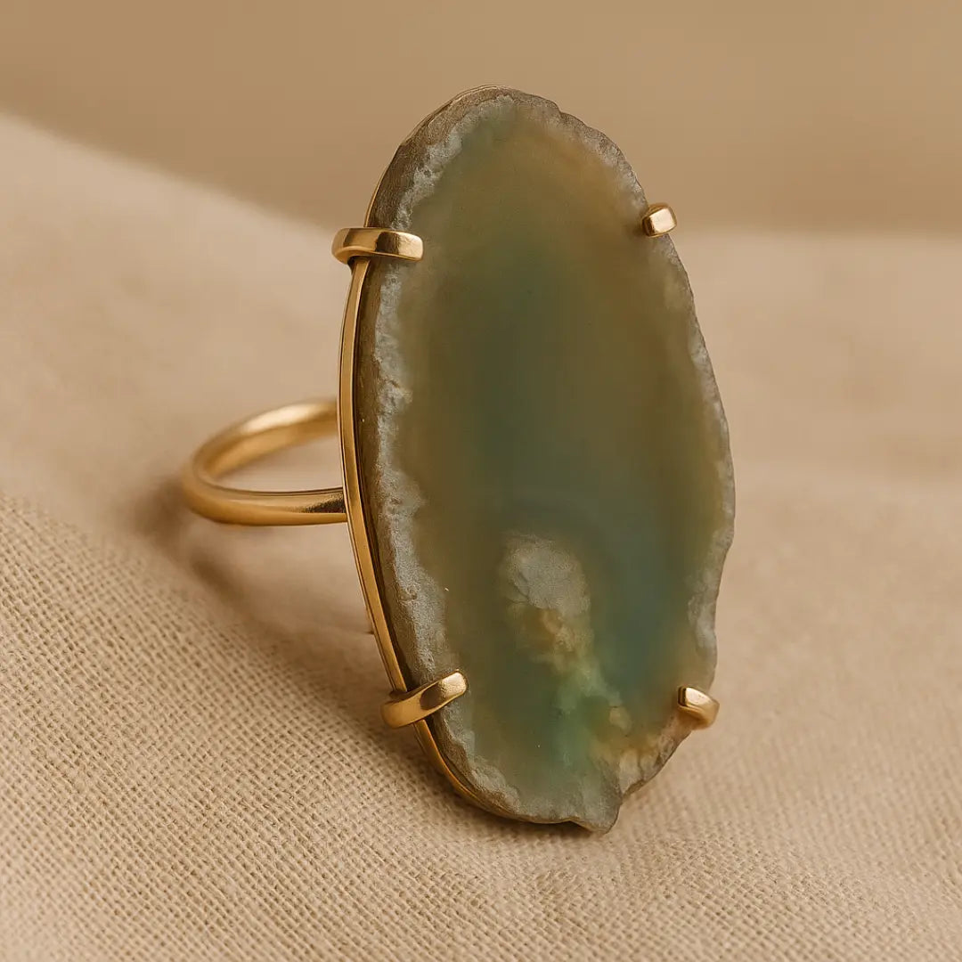 Gold Band Ring with Agate Slice – Grounded Elegance and Natural Strength Sylvia Crystals Sp. z o.o.