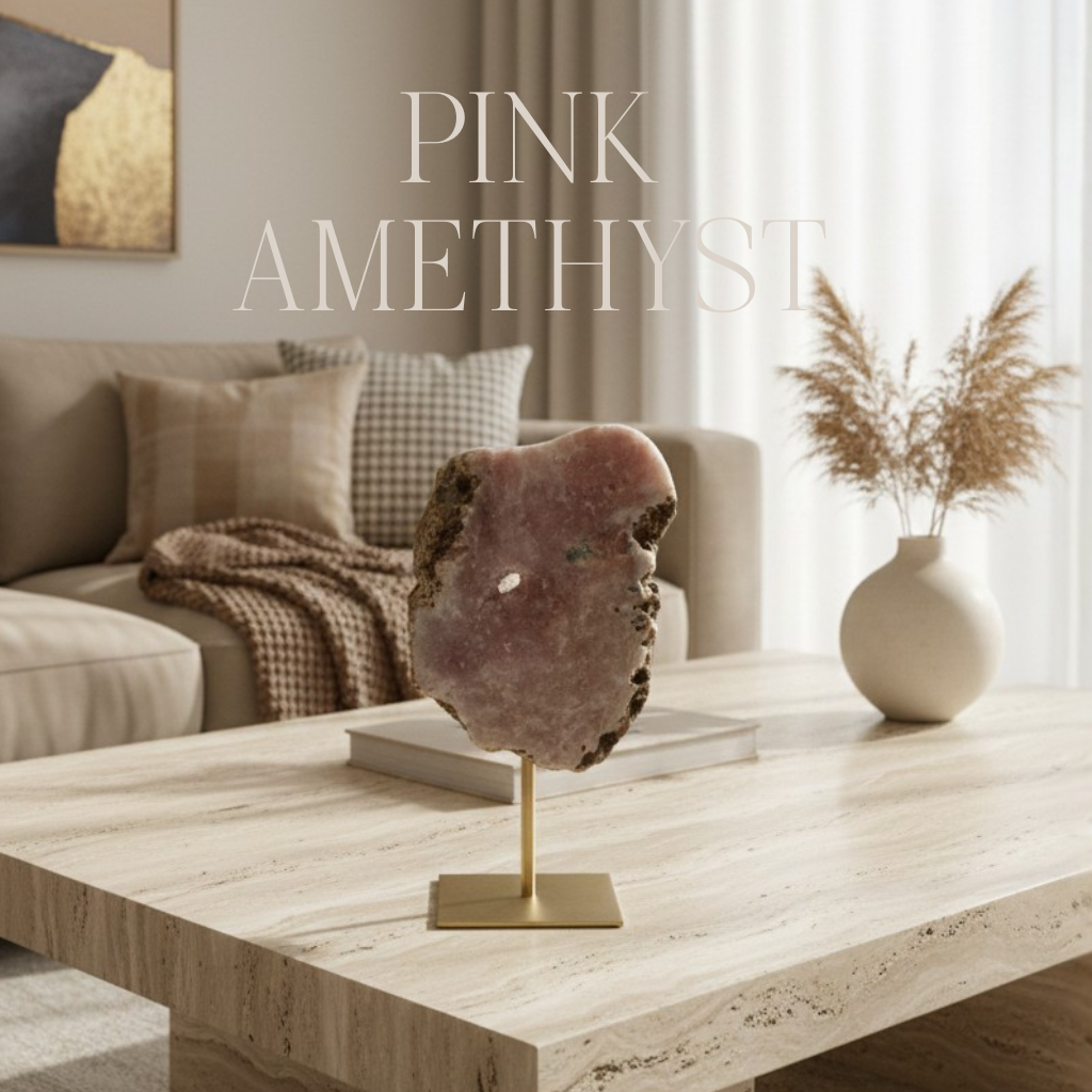 Różowy ametyst na metalowej podstawce