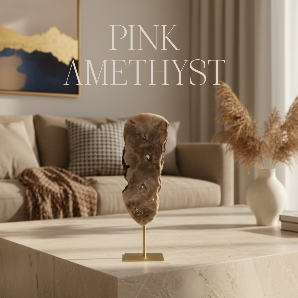 Różowy ametyst na metalowej podstawce