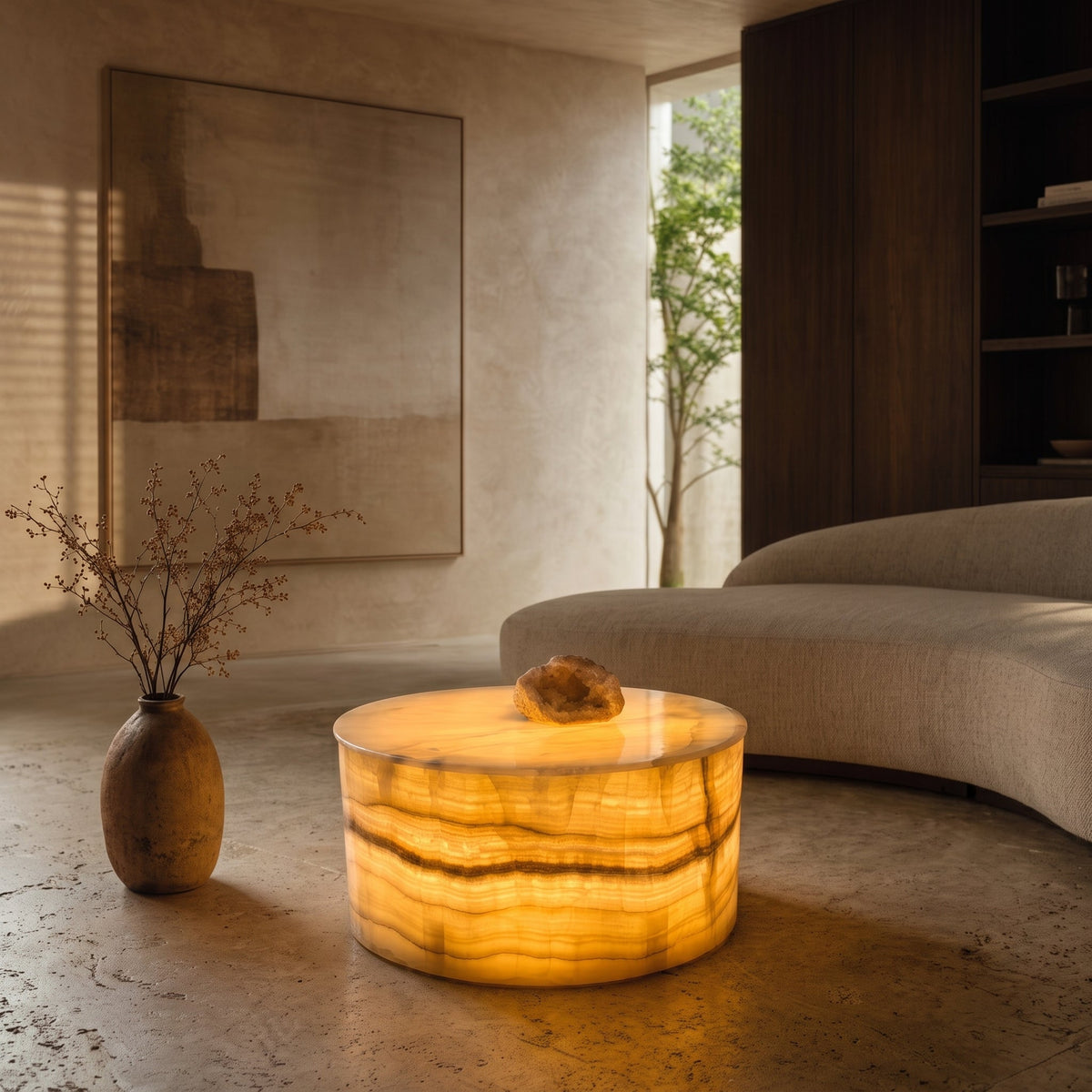 Coffee table in onyx 900 × 900 × 500 mm
