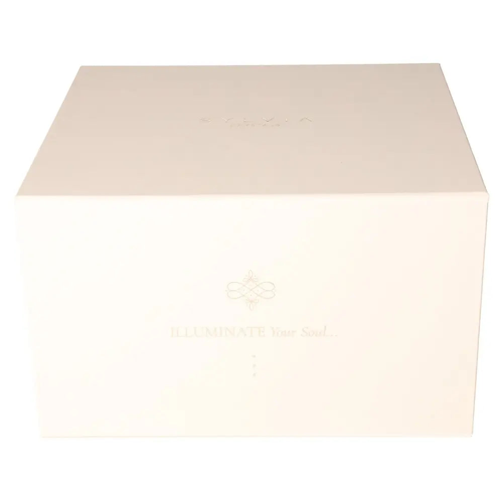 Elegant white box 210x210x130mm, minimalistic design, ideal for storage or gifts.