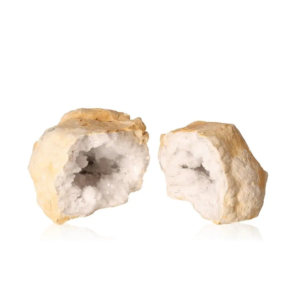 Quartz geode with rugged earthy exterior and crystalline interior, weighing between 1200-2000g, showcasing natural beauty.