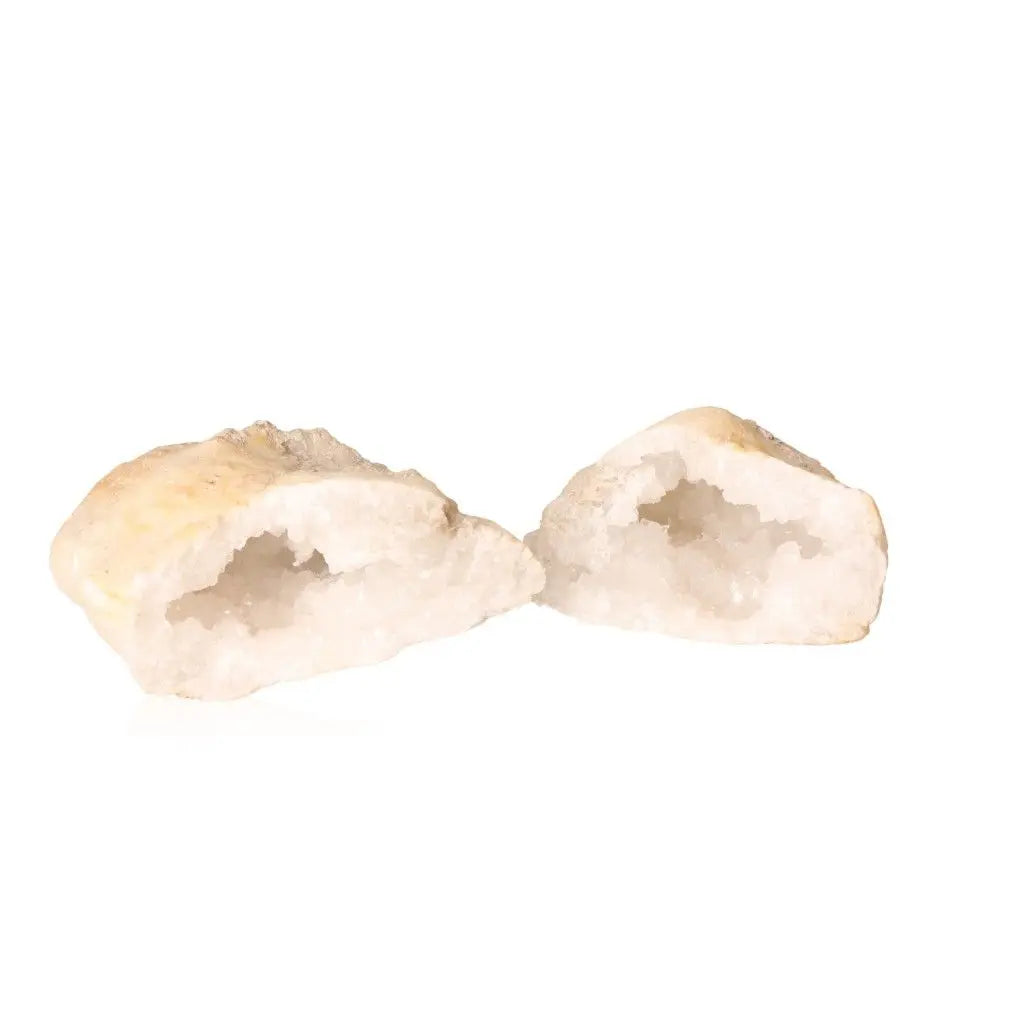 Split quartz geode displaying sparkling crystals, weighing 1200-2000g. Ideal for decor, tranquility, and natural allure.