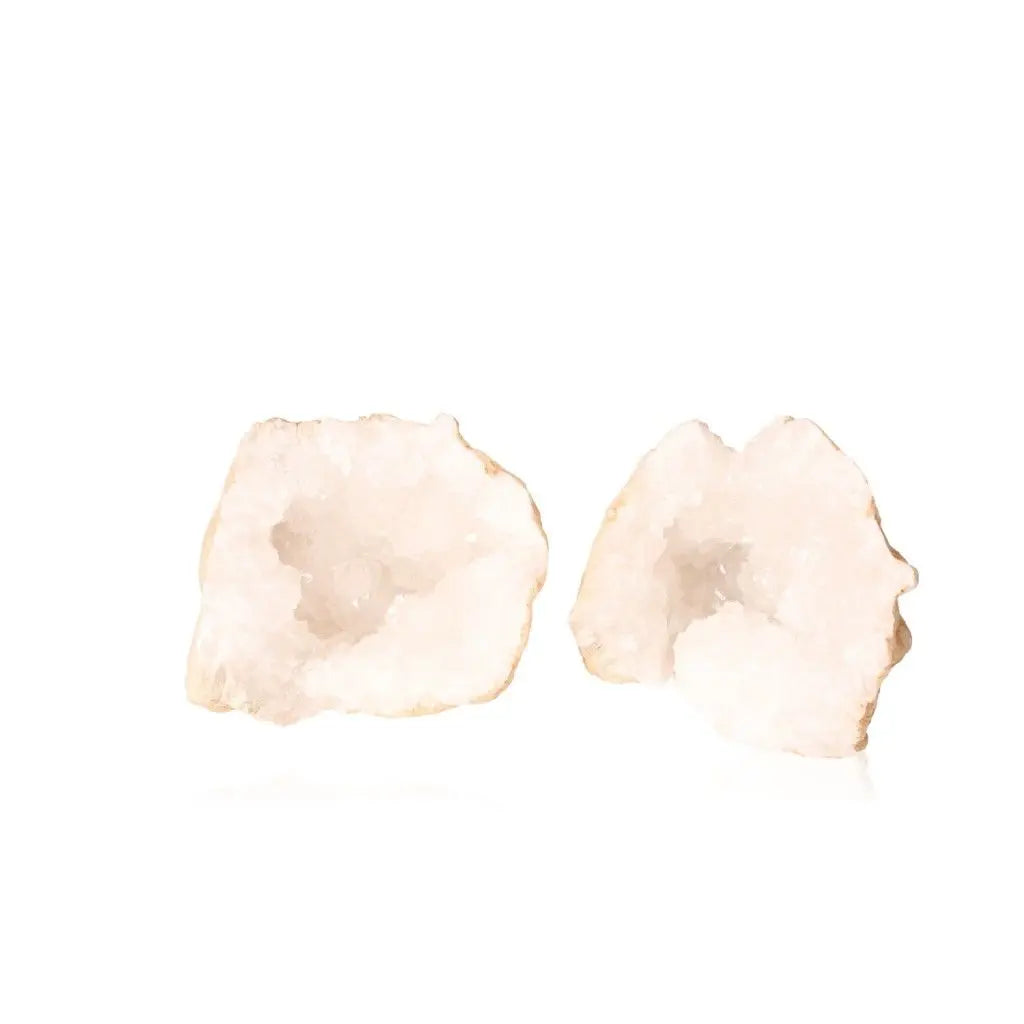 Quartz geode with cloudy white crystals weighing between 1200-2000g, showcasing a rugged shell and luminous interior for enhanced purity.