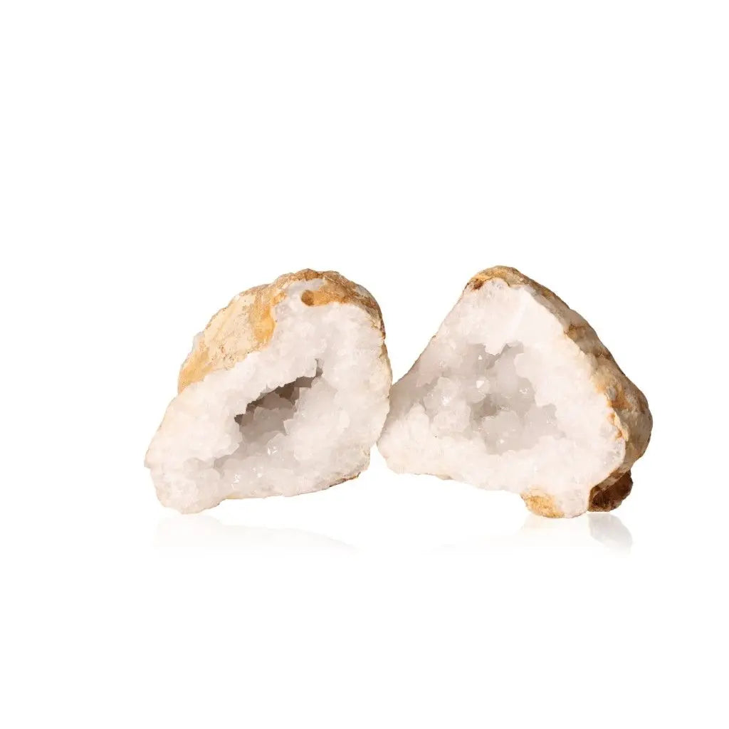 Quartz Geode sliced open, revealing sparkling cloudy white crystals, weight range 1200-2000g, showcasing rugged natural beauty.