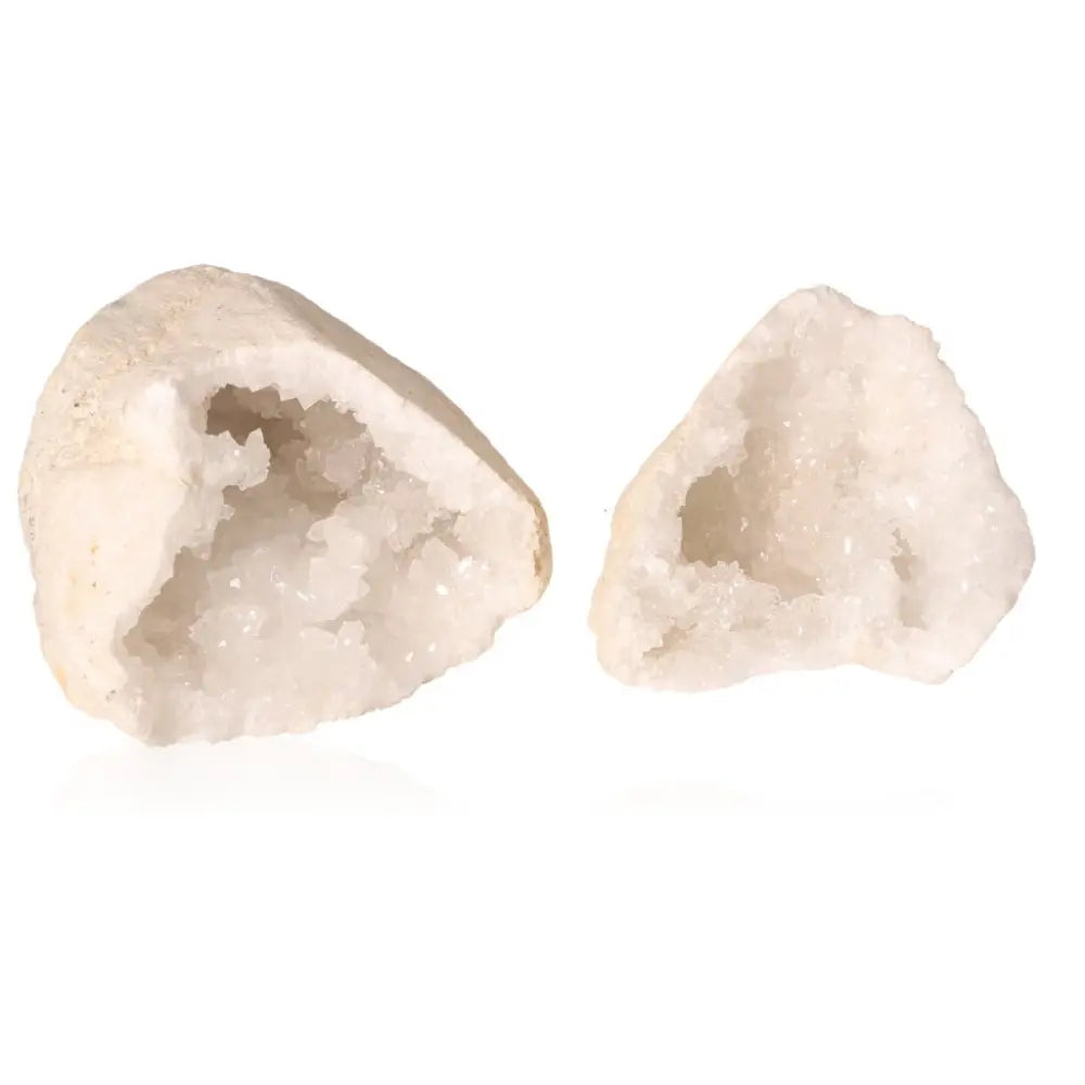 Open quartz geode with sparkling white crystals, weighing 400-600g, displaying nature's art and energy-enhancing properties.