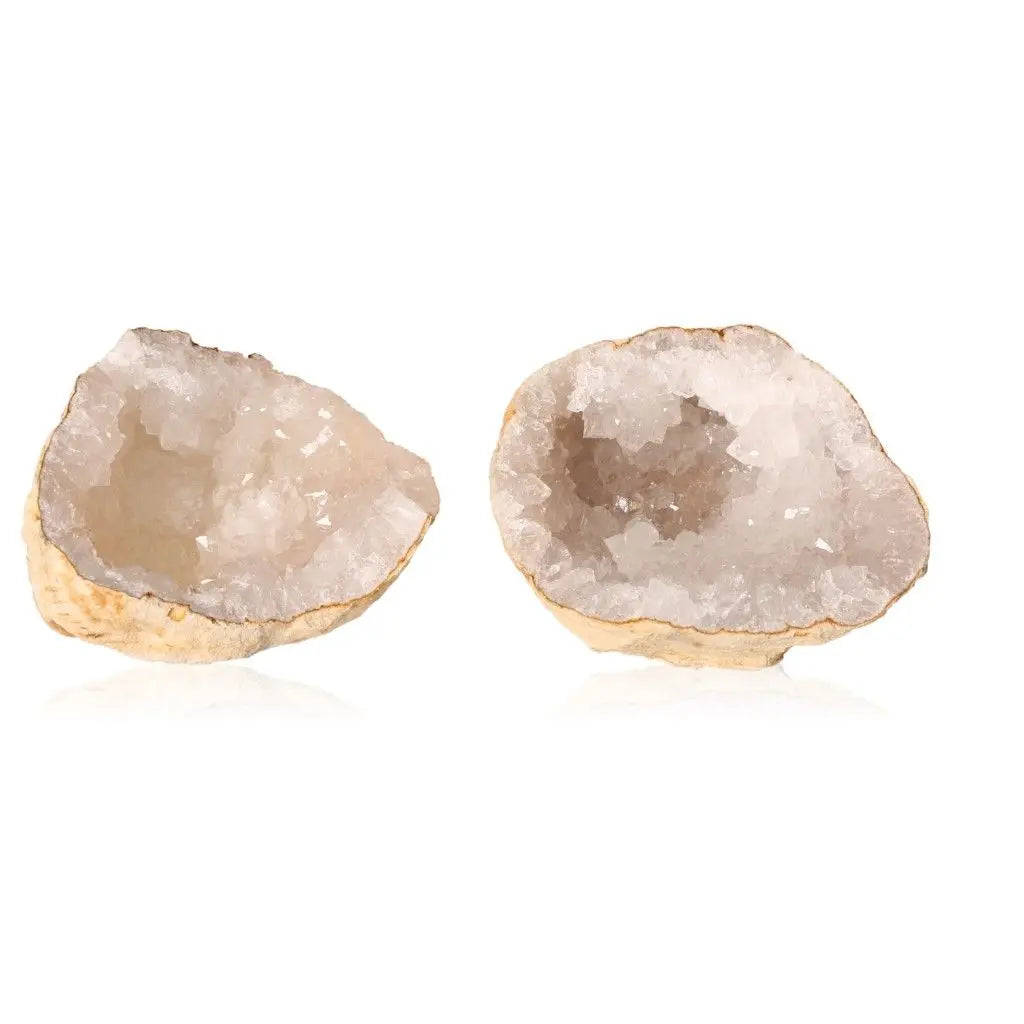 Open quartz geode revealing sparkling white crystals, weighing 400-600g, offering a stunning natural treasure for collectors and enthusiasts.