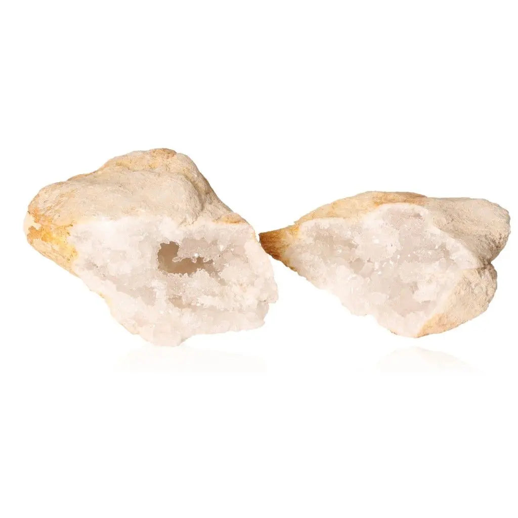 Open quartz geode showcasing sparkling white crystals, ideal for energy purification and amplification. Weight: 400-600g.