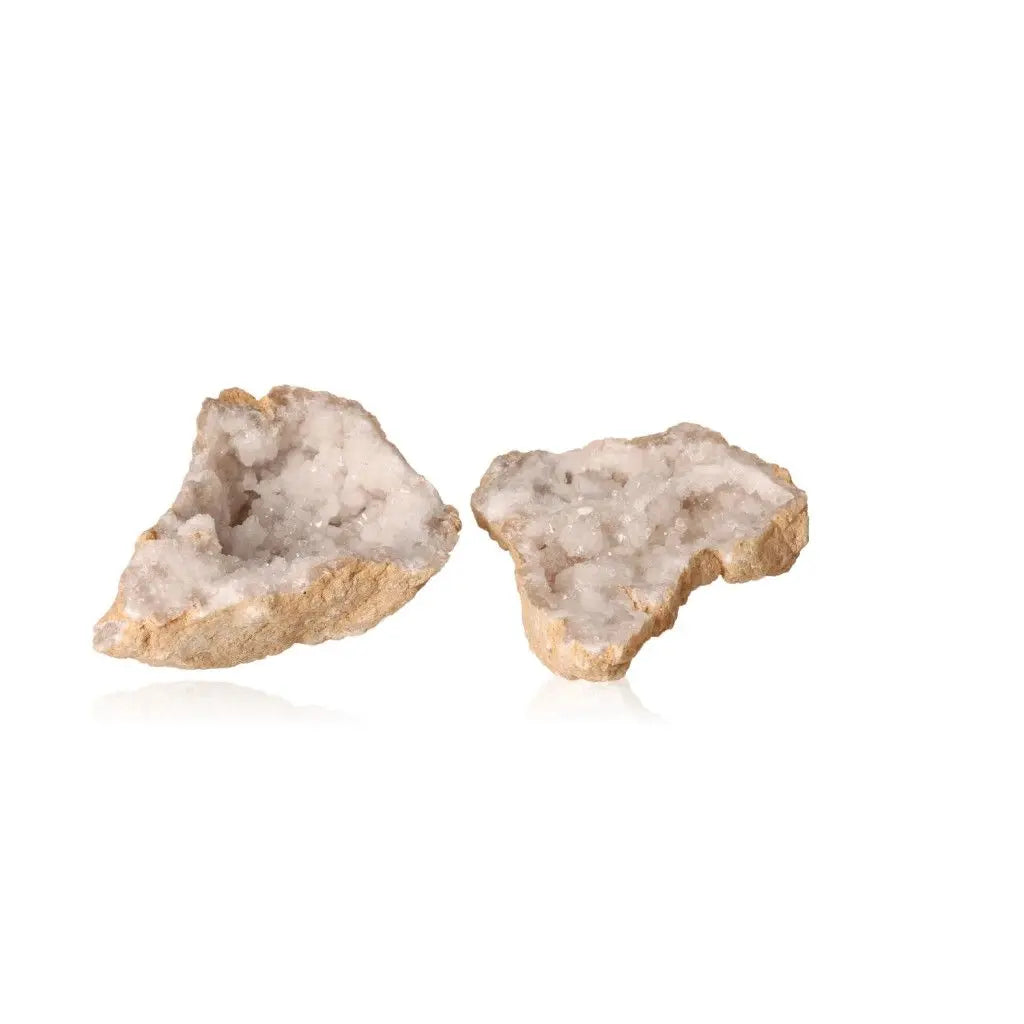 Quartz geode split open displaying cloudy white crystals inside, weighing 700-900g, symbolizing tranquility and natural beauty.