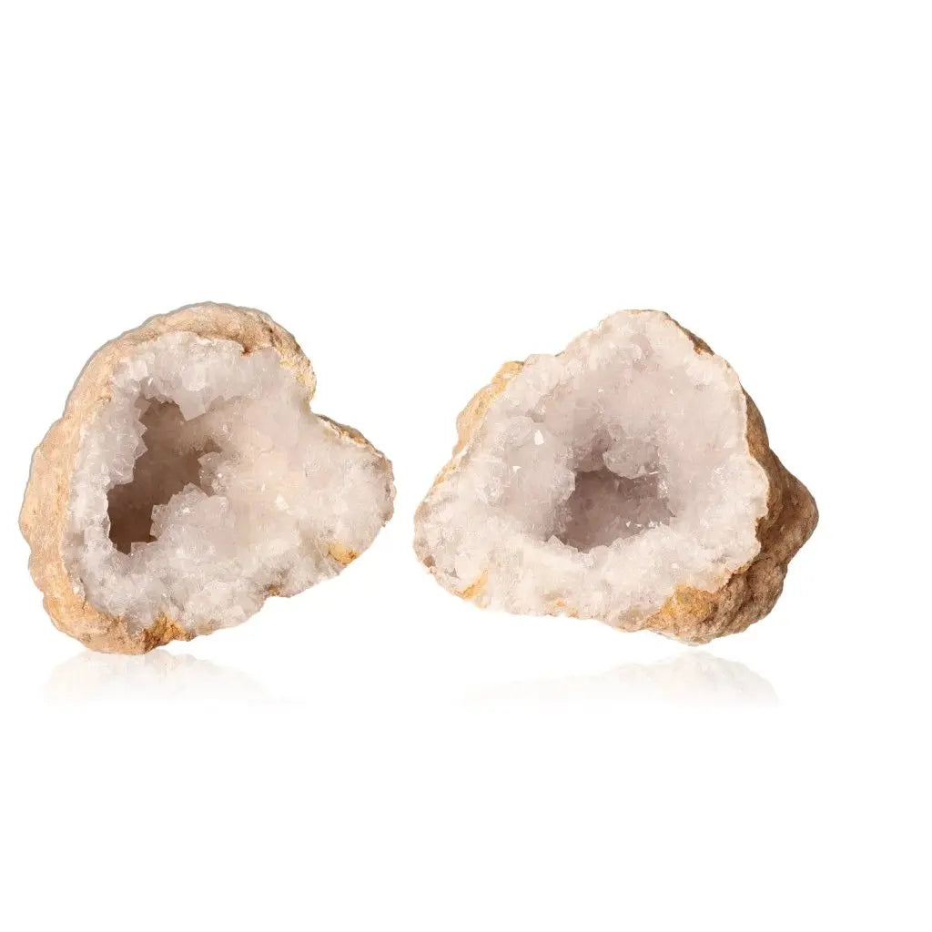 Open quartz geode displaying sparkling white crystals and earthy shell, weighing 700-900g, ideal for energy enhancement and decor.