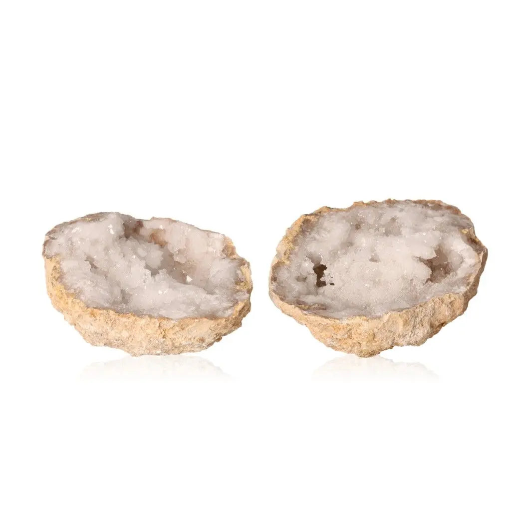 Quartz geode with open halves revealing milky quartz crystals, weighing 700-900g, showcasing natural beauty and earthy allure.