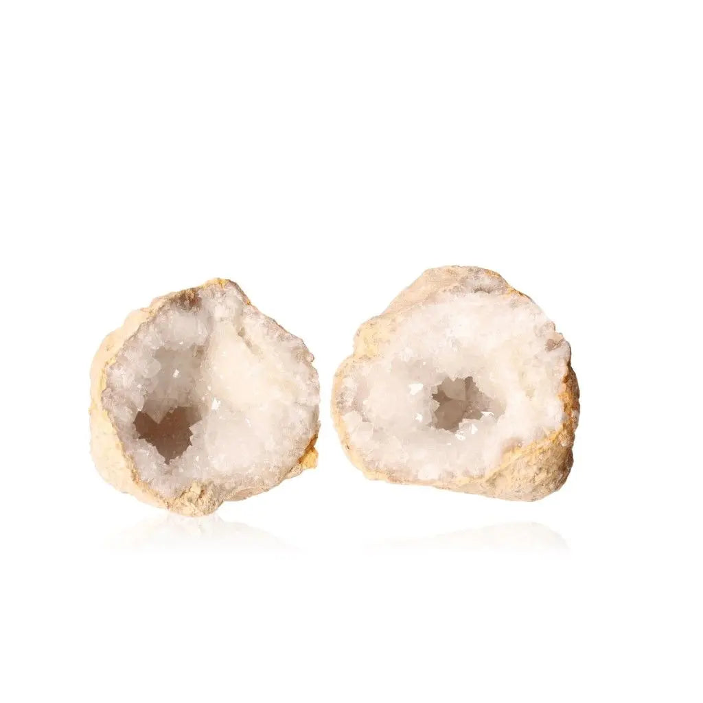Open quartz geode displaying sparkling white crystals, weighing 700-900g with a rugged, earthy exterior.