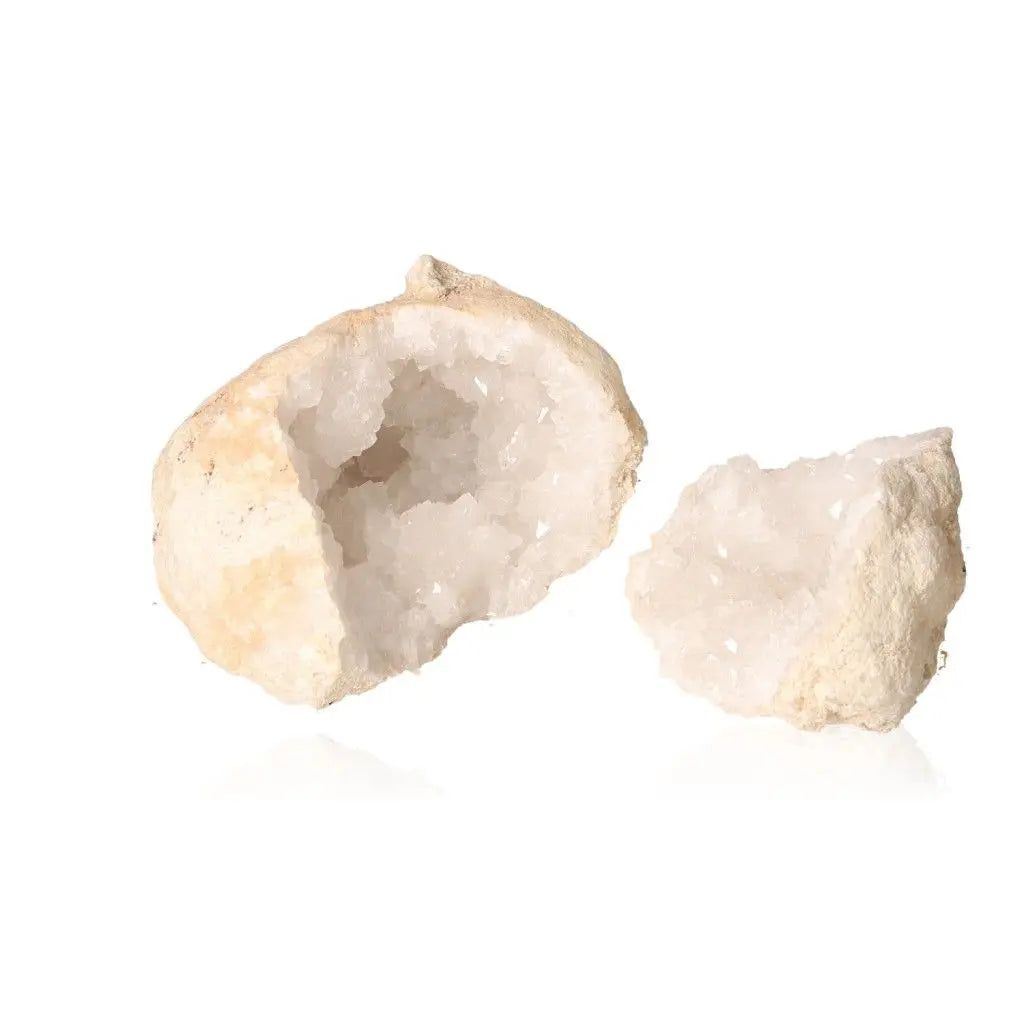 Open quartz geode showcasing white crystalline interior, 700-900g, highlighting its purifying energy and natural uniqueness.