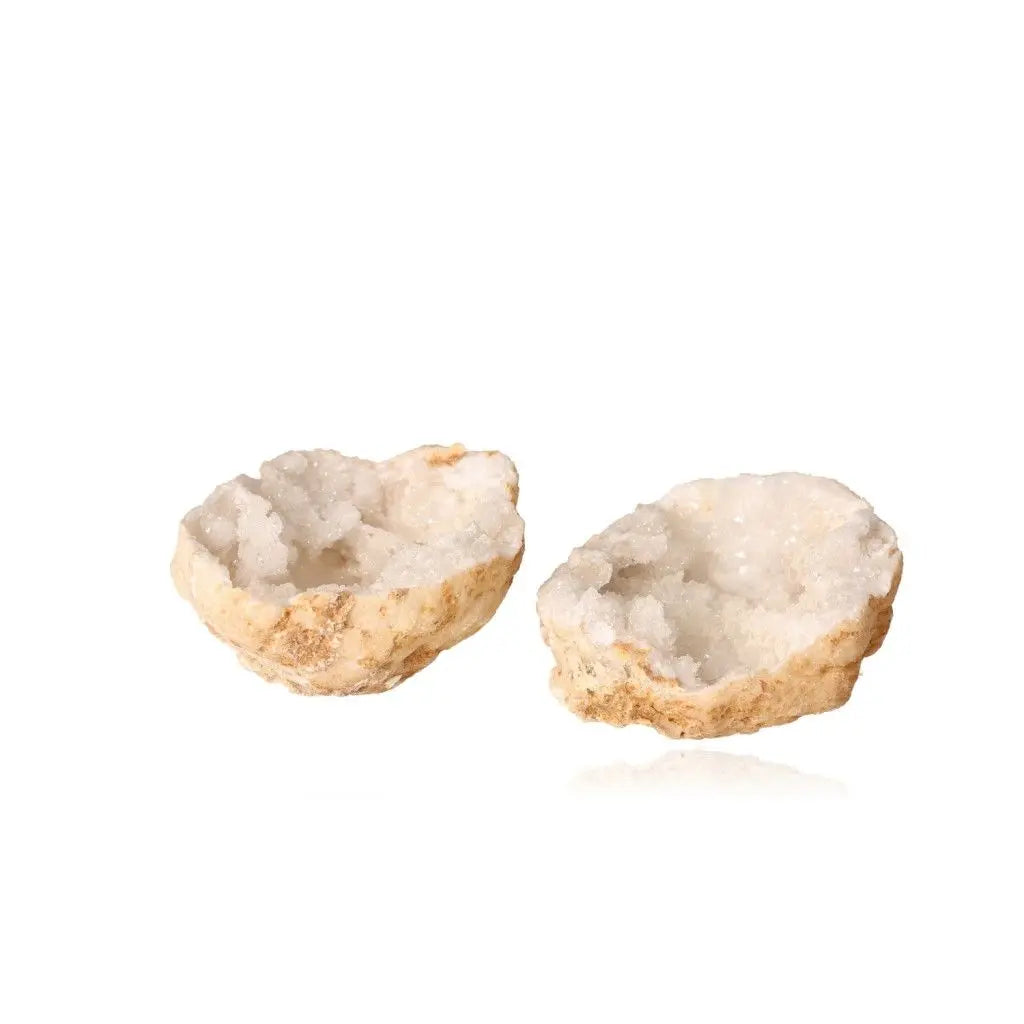 Open Quartz Geode revealing sparkling white quartz crystals inside, weighing 900-1200g, perfect for home decor and purification.