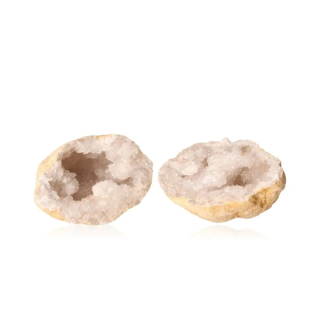 Open quartz geode displaying cloudy white crystals with an earthy exterior, weighing 900-1200g, ideal for energy purification.