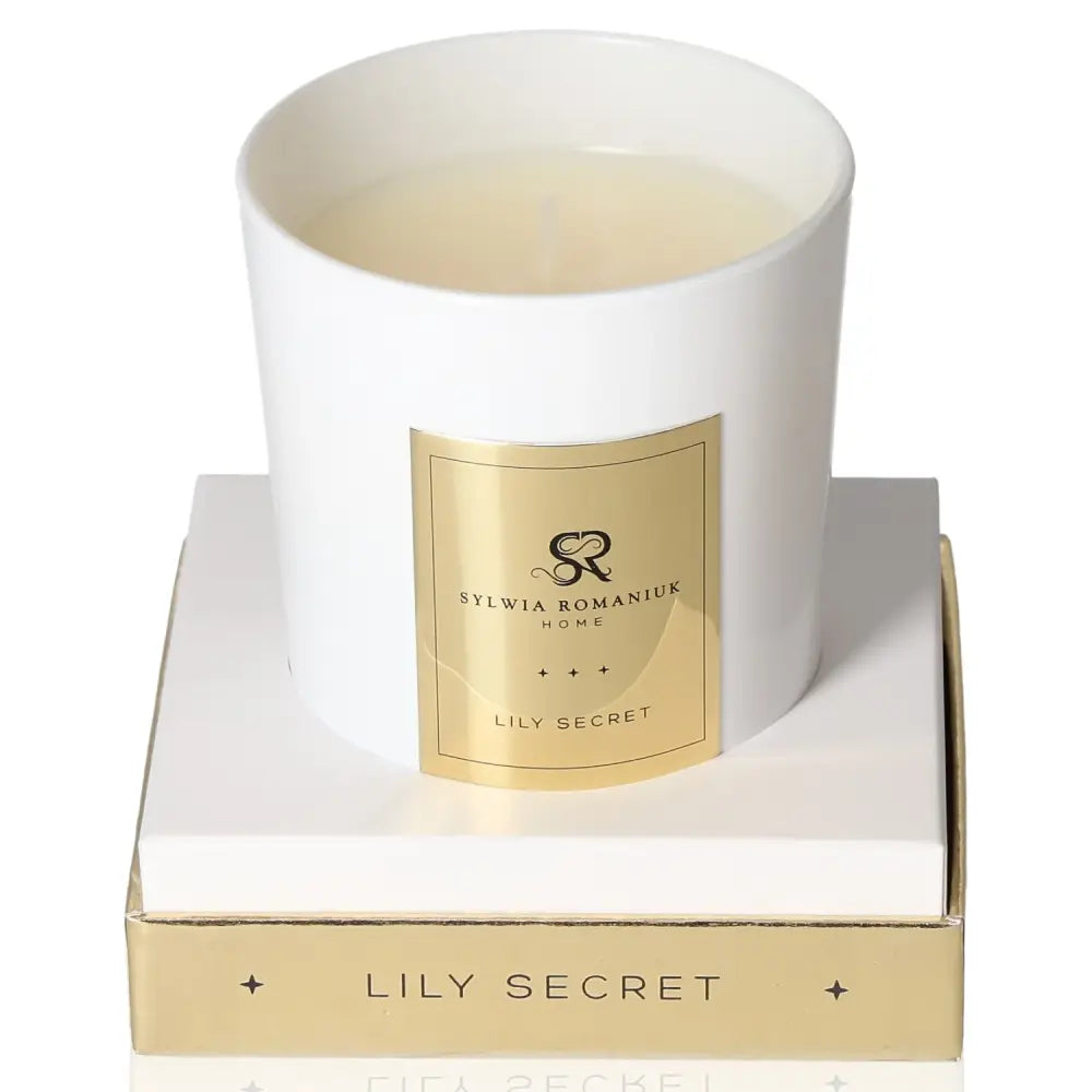 Sylwia Romaniuk Home Candle "Lily Secret" in elegant white container with gold label, displayed on matching box.