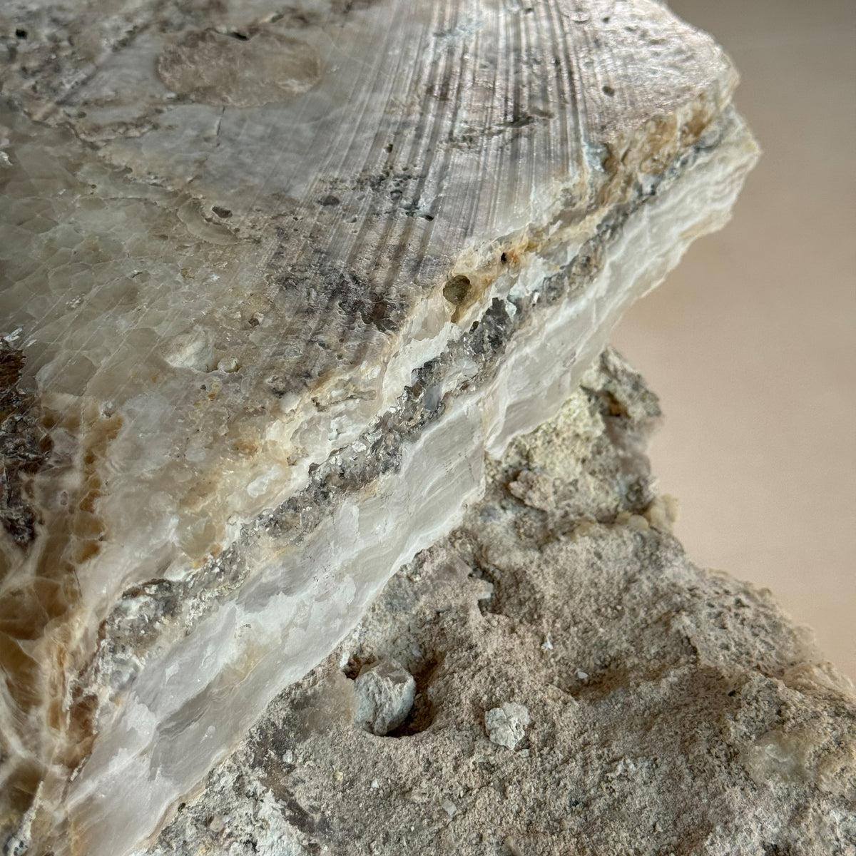 Calcite onyx plinth 600 × 750 × 650 mm