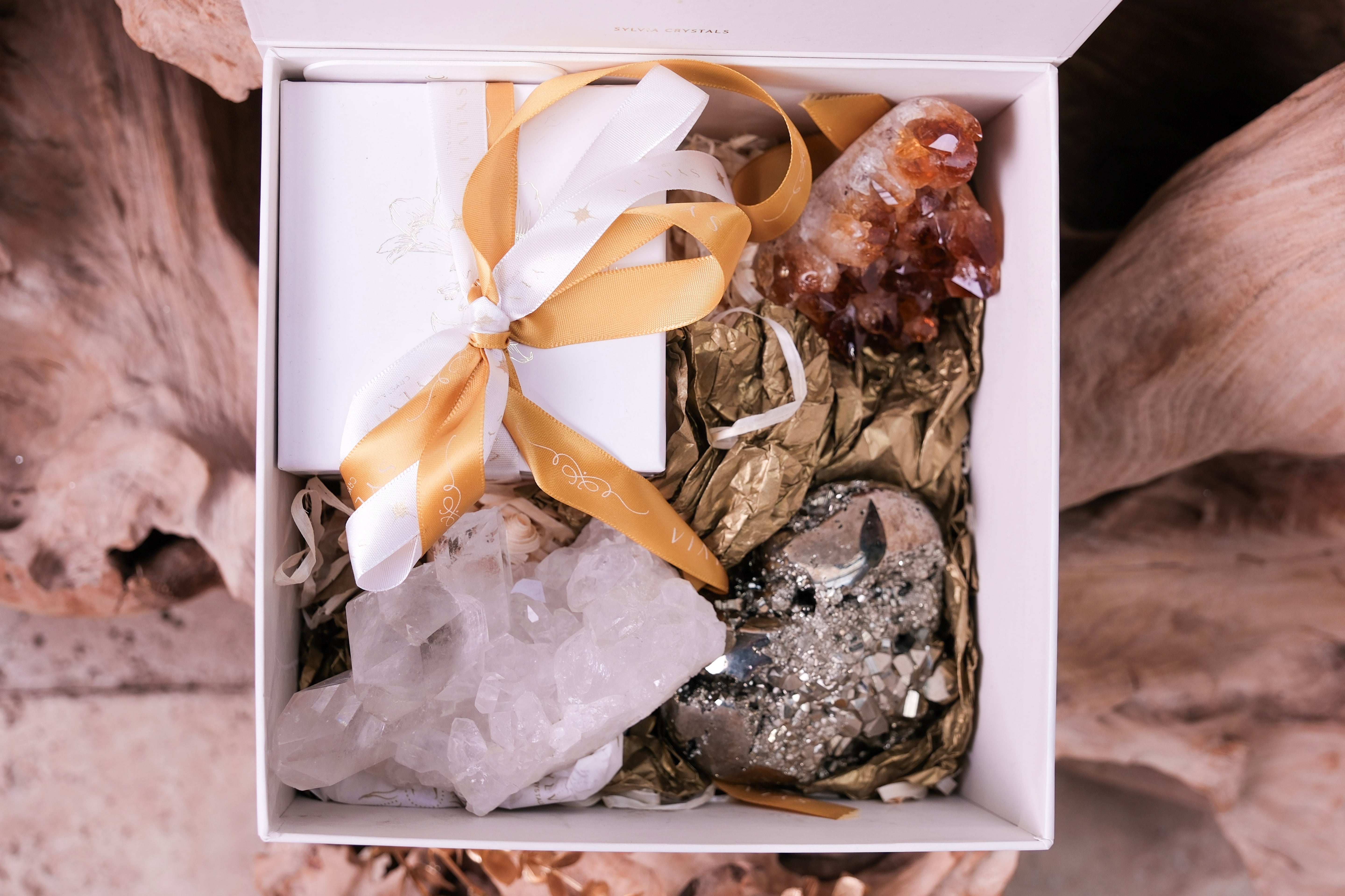 Wealth and Abundance Deluxe Christmas Box featuring pyrite heart, citrine druze, white quartz cluster, and Sylwia Romaniuk candle.