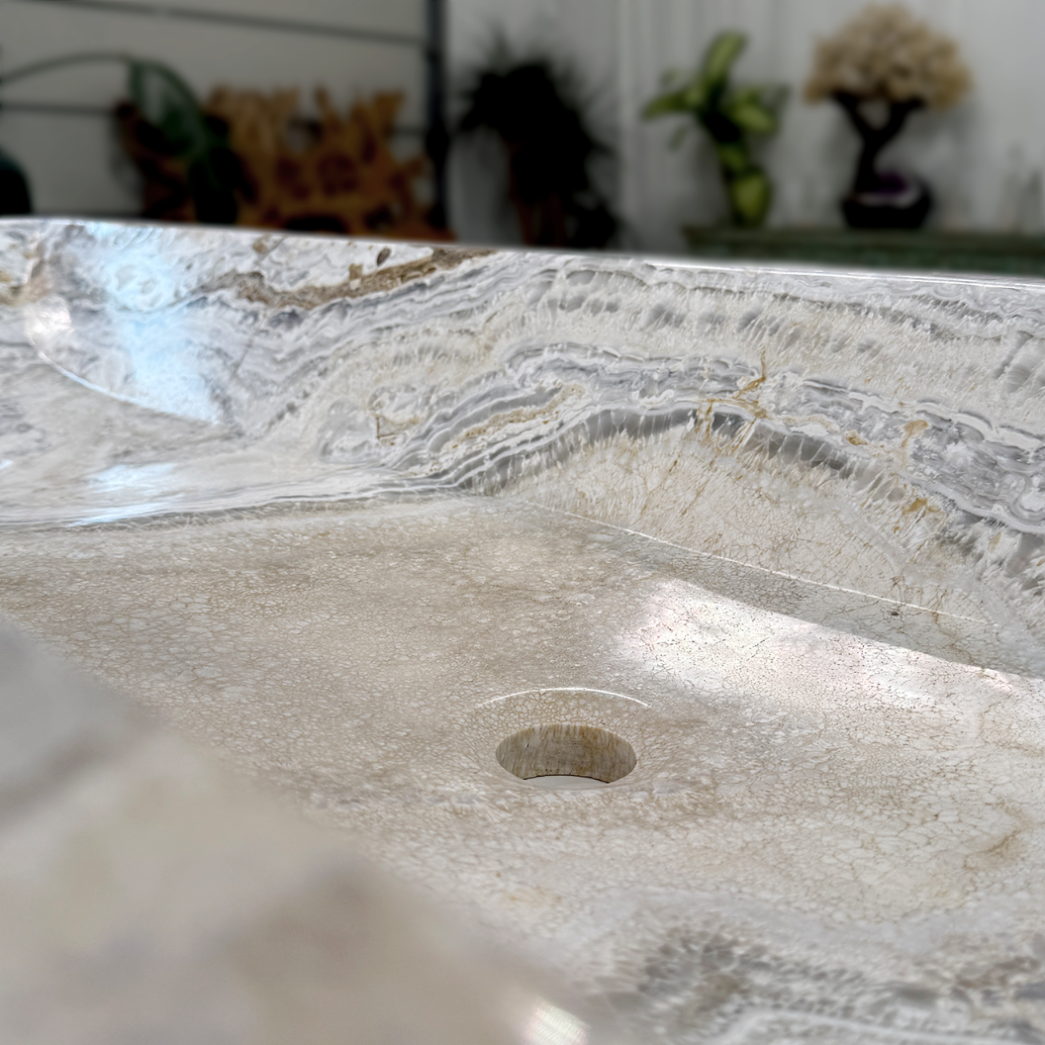 Onyx washbasin 1320 × 160 × 510 mm