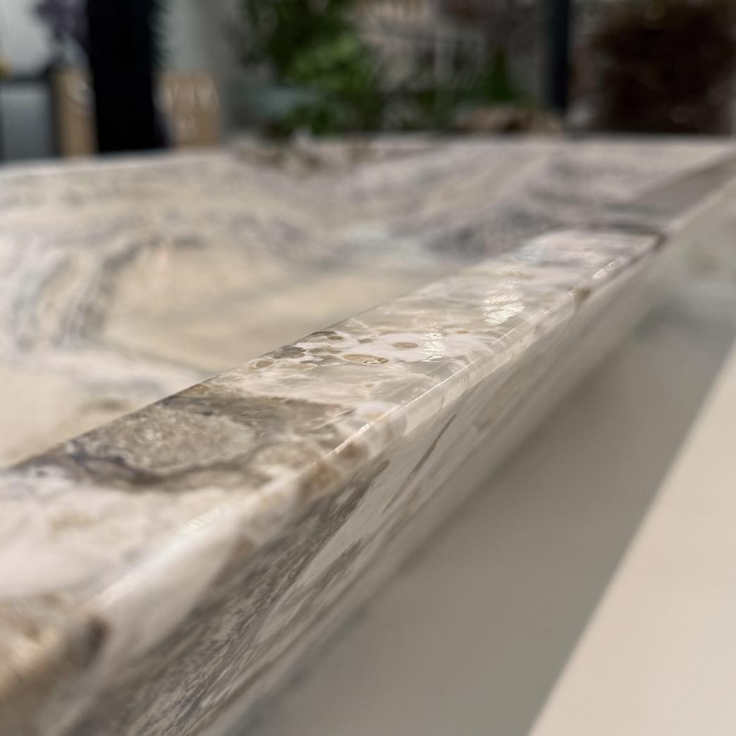 Onyx washbasin 1320 × 160 × 510 mm