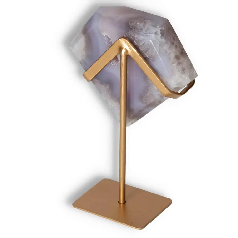 Agate decoration on a sleek stand, featuring natural patterns and rich textures, showcasing organic artistry and elegance for home decor.
