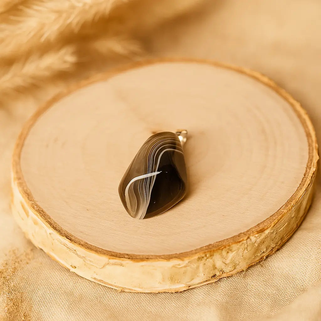 Agate Grey Tumbled Pendant Sylvia Crystals Sp. z o.o.