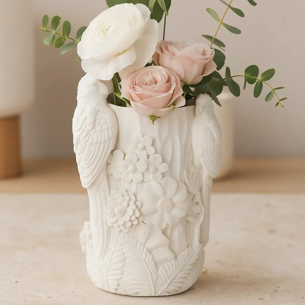 Beige Polyresin Vase with Bird Motif – Graceful Nature-Inspired Accent Sylvia Crystals Sp. z o.o.