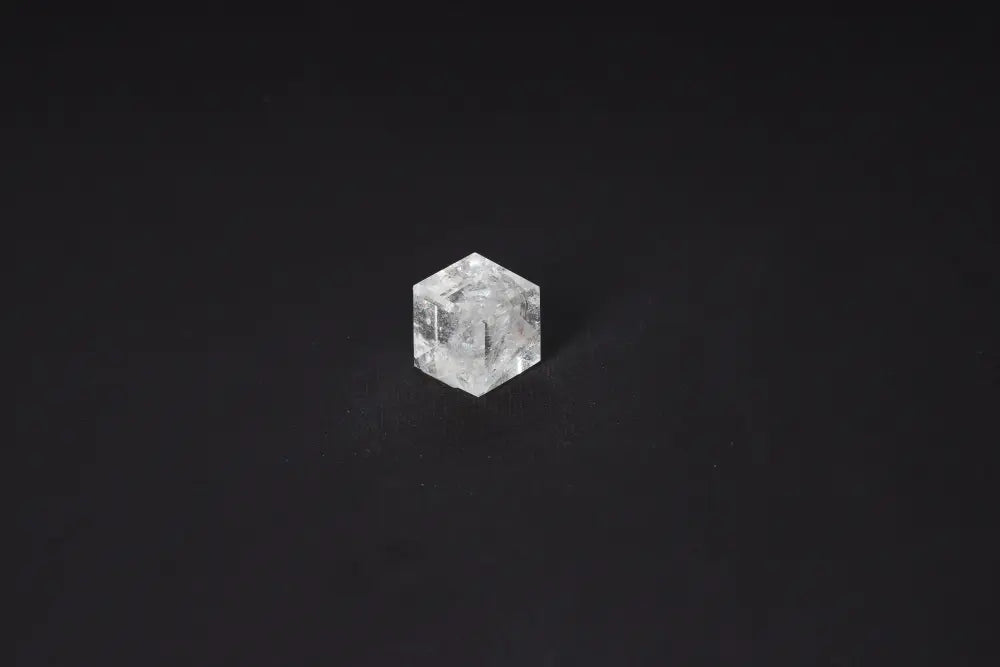 Clear Quartz Cube 2.5 cm for purification, harmonizes energy, absorbs negative vibrations, neutralizes electromagnetic radiation.