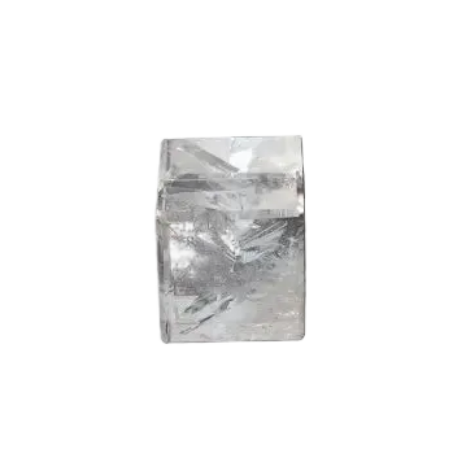 Clear Quartz Cube 3 cm on black background, a stone for purification and harmonizing energy, ideal for negative vibration neutralization.