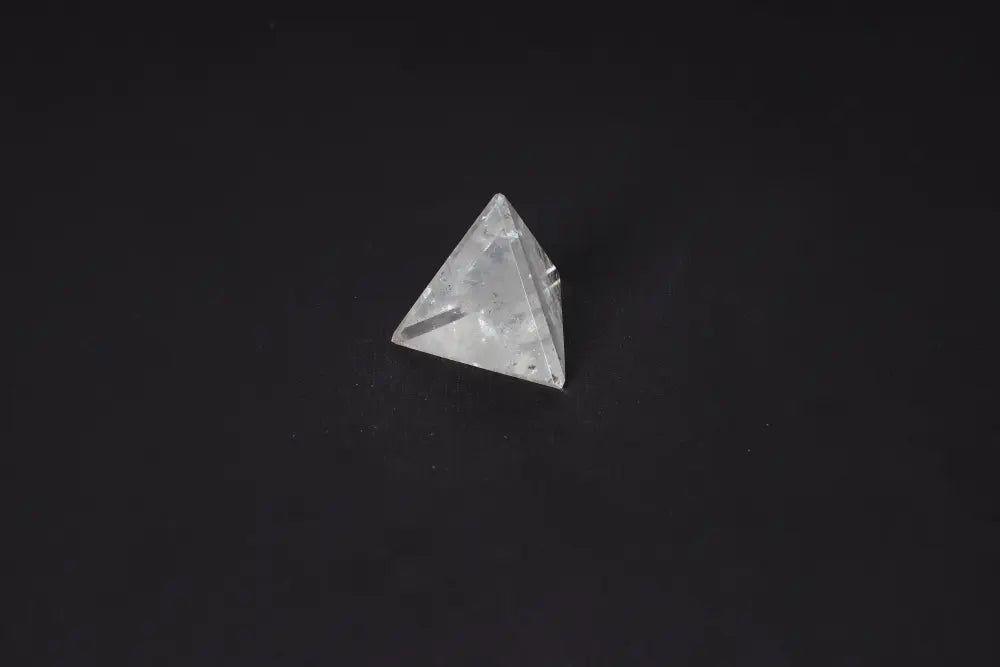 Clear Quartz Pyramid 5 cm for energy purification and harmonizing, ideal for absorbing negative vibrations and electromagnetic radiation.