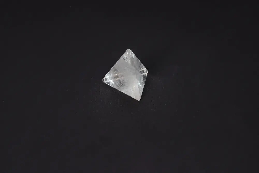 Clear Quartz Pyramid 5 cm for purification, harmonizing energy, and neutralizing negative vibrations.