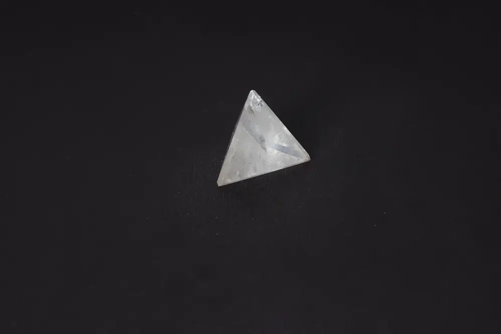 Clear Quartz Pyramid 5 cm for harmonizing energy and neutralizing vibrations, ideal for purification and electromagnetic radiation cleansing.