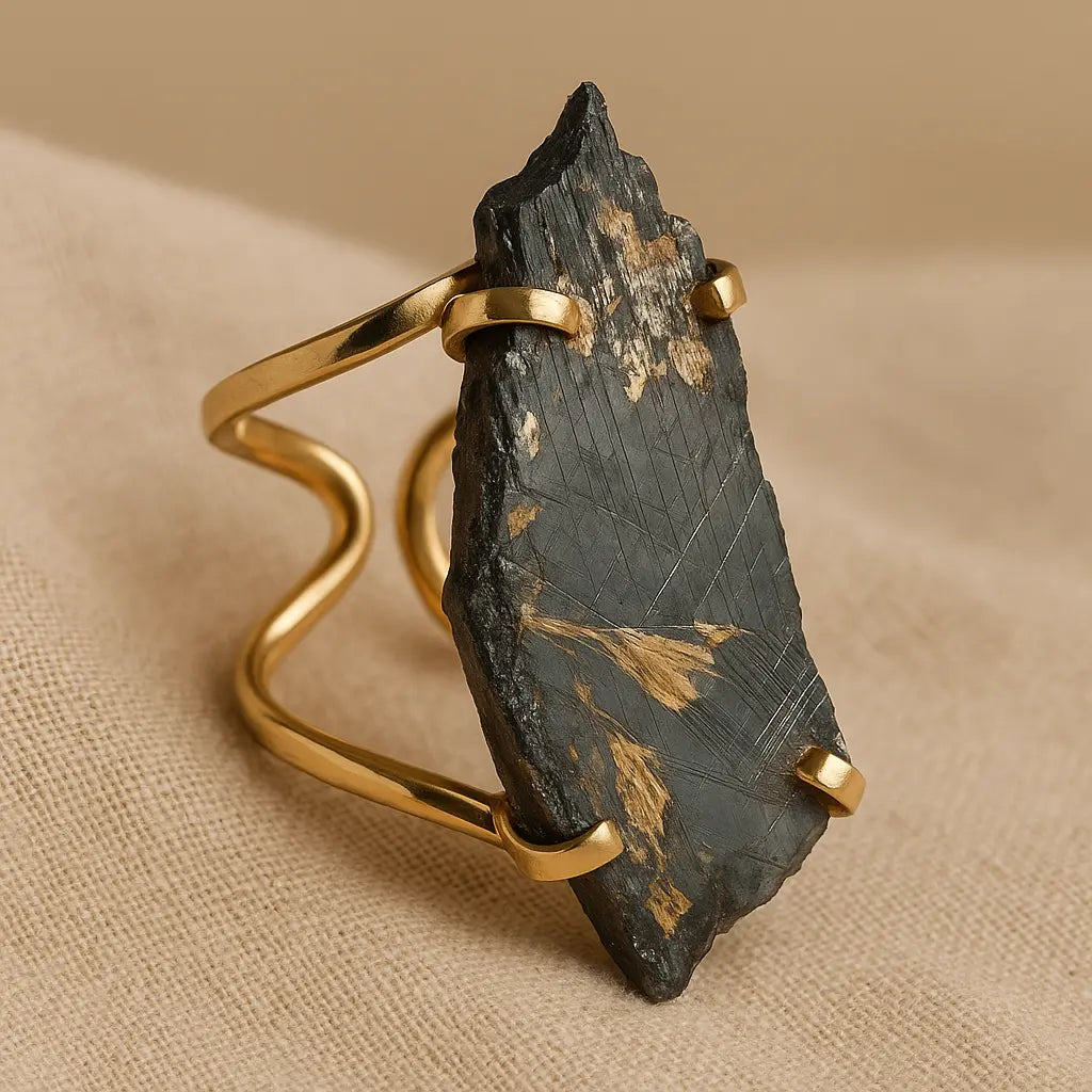 Gold Arc and Wire Ring with Rutilated Hematite – Grounded Energy and Bold Elegance Sylvia Crystals Sp. z o.o.