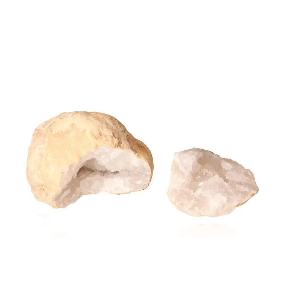 Quartz geode with rugged shell, 1200-2000g, exhibits crystal interior, perfect for home decor and gifting, nature's artistic masterpiece.