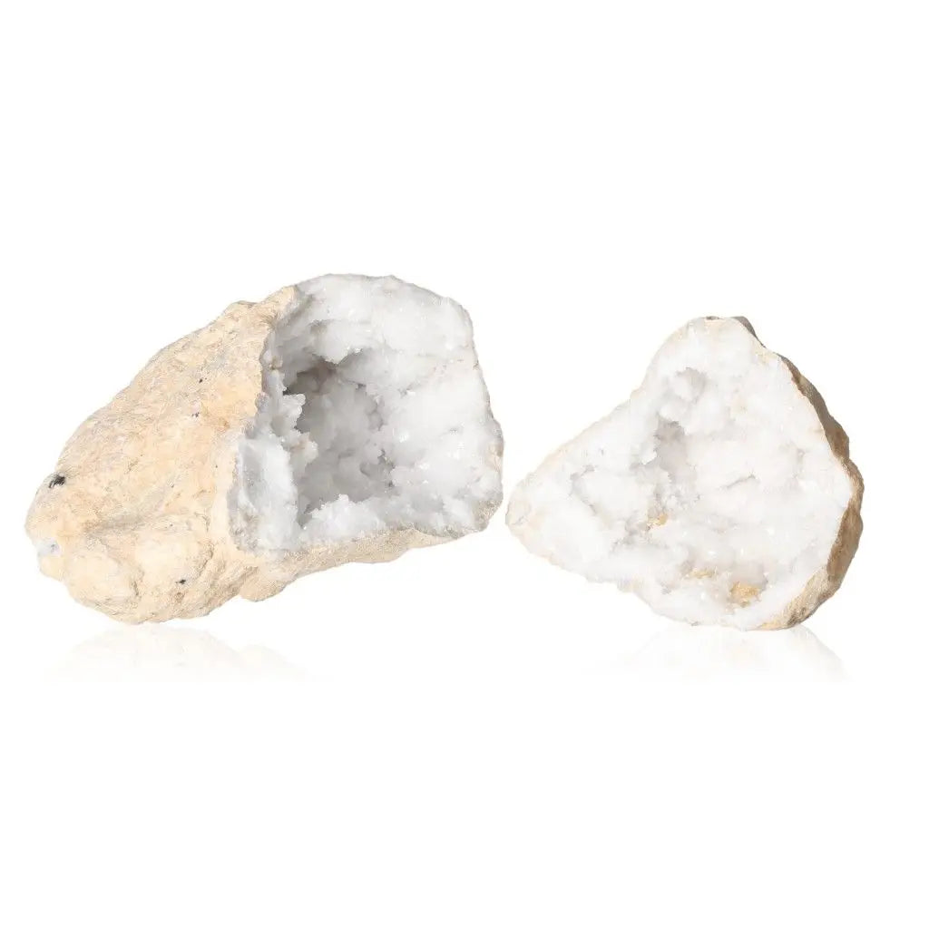 Quartz geode halves revealing crystalline interior, weighing 1200-2000g, showcasing natural beauty and elegance for home décor.