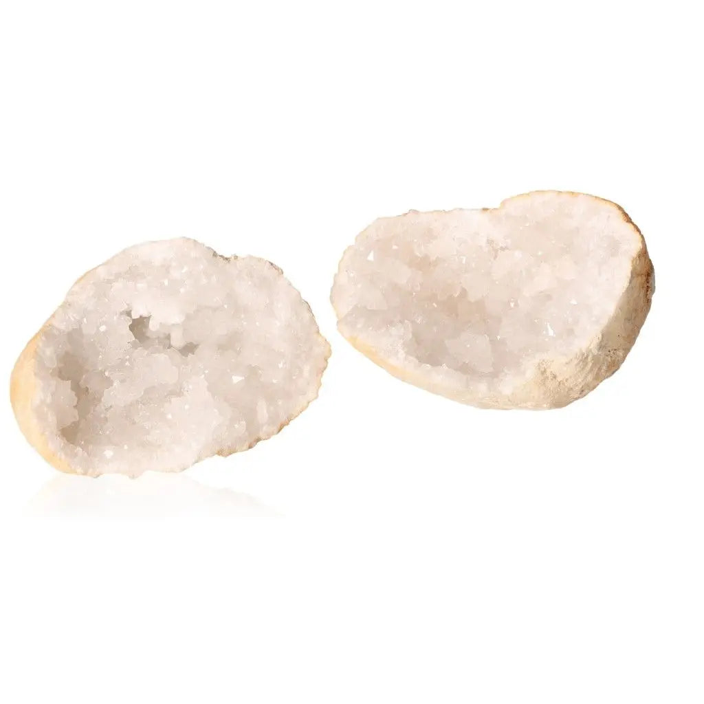 Open quartz geode displaying sparkling white crystals, perfect for home decor or mineral collections, weighing 400-600g.